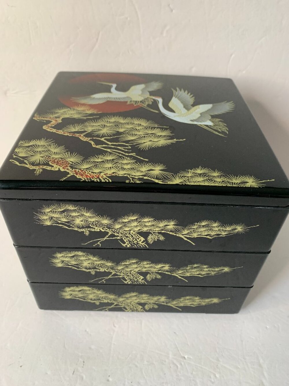 TRADITIONAL THREE-TIER JAPANESE LACQUERWARE BOX JUBAKO GOLD WHITE CRANES